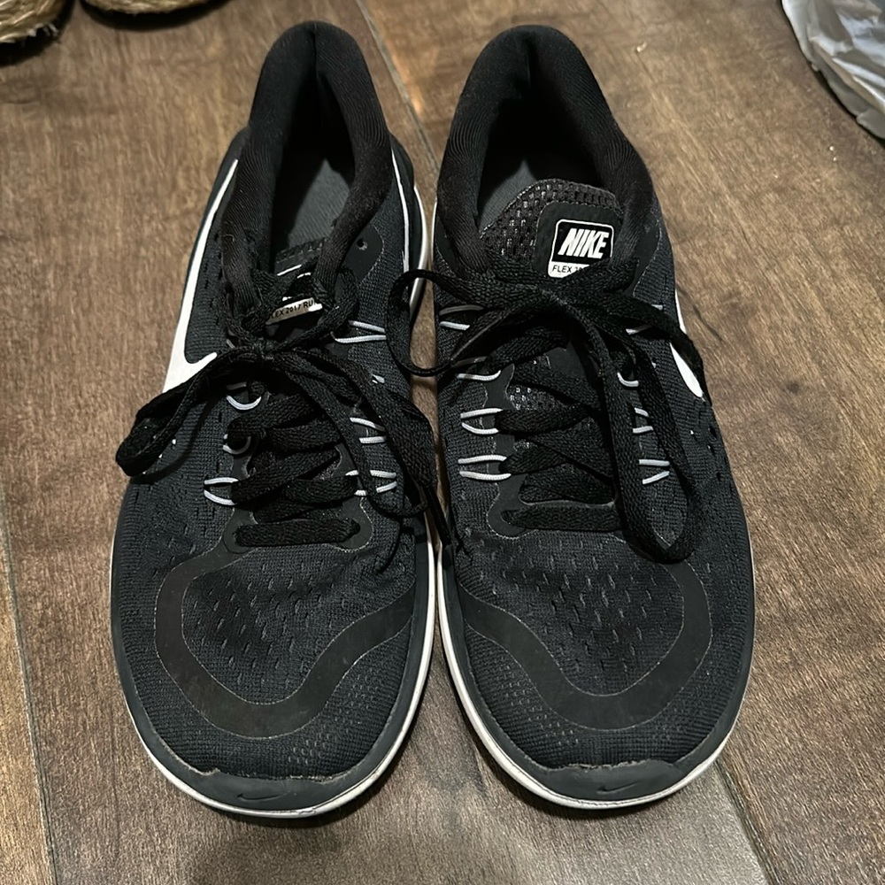 Nike Tennis Shoes